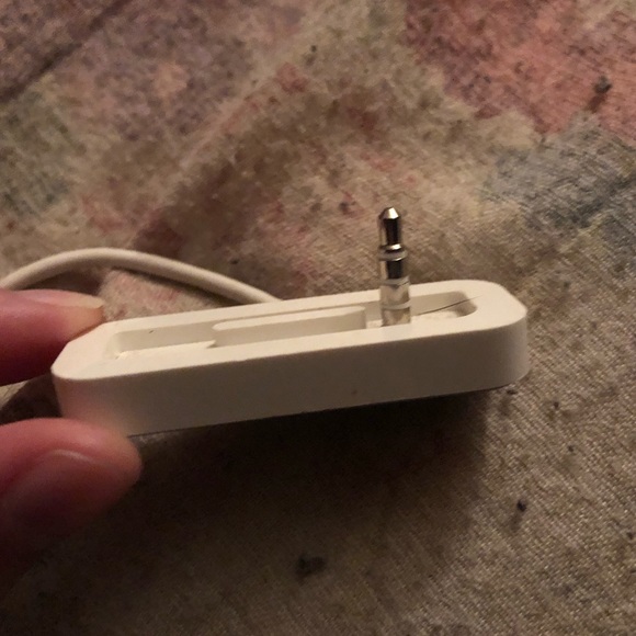 Pink iPod Shuffle - Picture 6 of 8